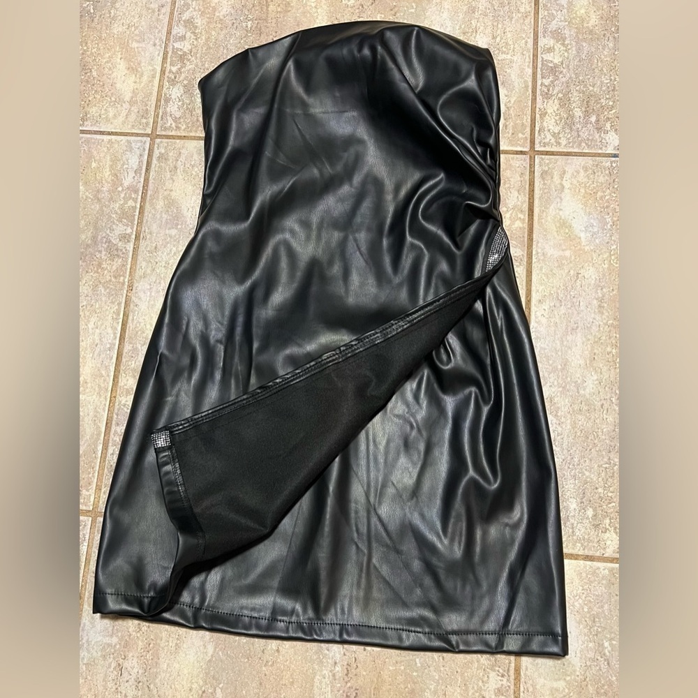 🖤🖤Asymmetrical Hem Faux Leather Strapless Dress🖤🖤SZ M 🖤NWOT - Picture 8 of 14